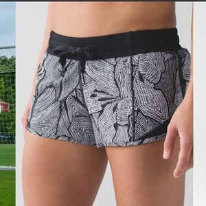 SALE Lululemon Hotty Hot Short in Dottie Tribe White Black / Black